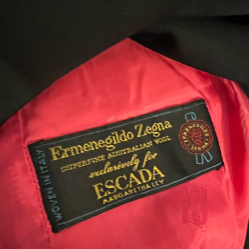 Escada 80’s Black Italian wool Blazer -neon piping trim & gold buttons - Picture 3 of 4